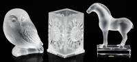 Ren&Atilde;&copy; Lalique, Three Pieces: Tang Horse, Owl and Paquerettes Cigarette or Small Vase with Daisies.