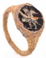 Ancient Roman, ca. 1st-2nd Century AD Bronze Ring inset with a polished Onyx Intaglio